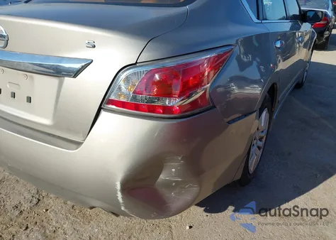 2015 Nissan Altima 2.5 S из США, поврежденный, VIN 1N4AL3AP8FN918525